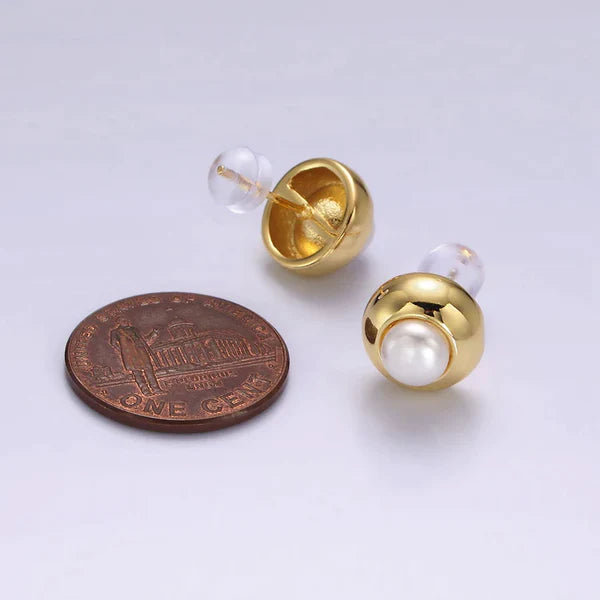 Pearl studs. 10mm pearls