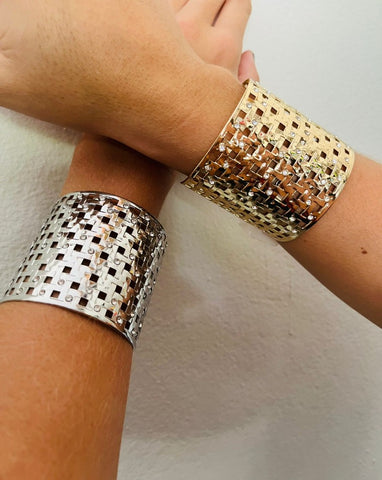 Woven wicked cuff in gold and in silver. They got spread crystals