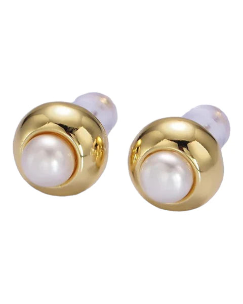 Pearl studs. 10mm pearls