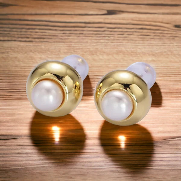 Pearl studs. 10mm pearls