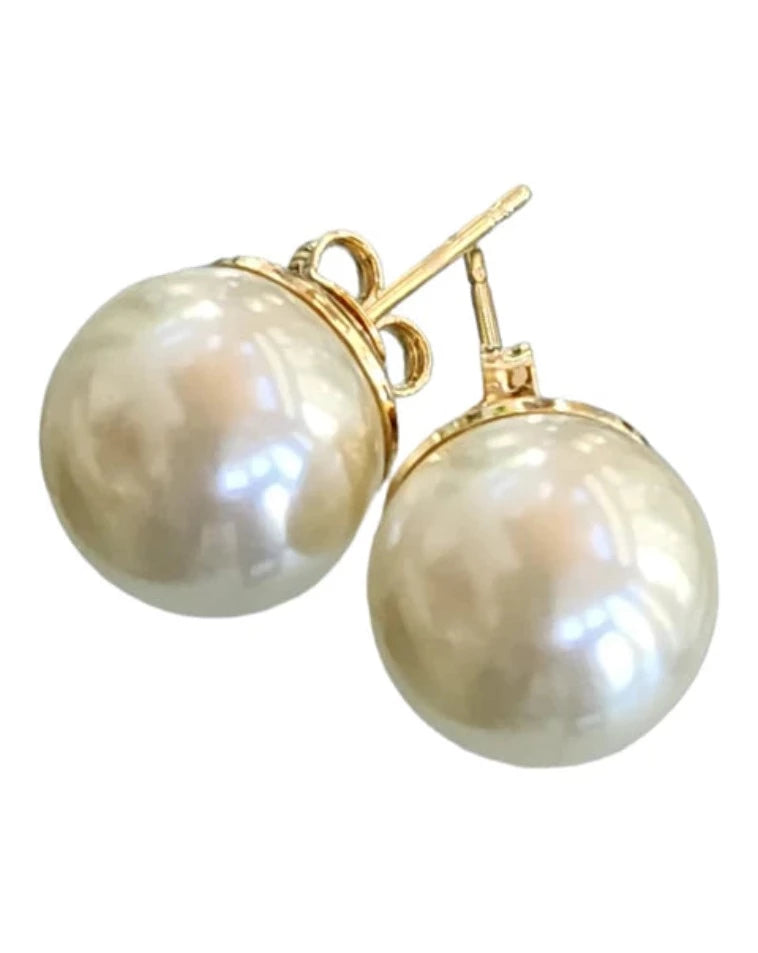 Val pearl stud earrings