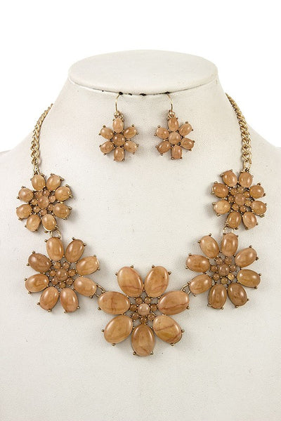 Necklace set in acrylic flower link