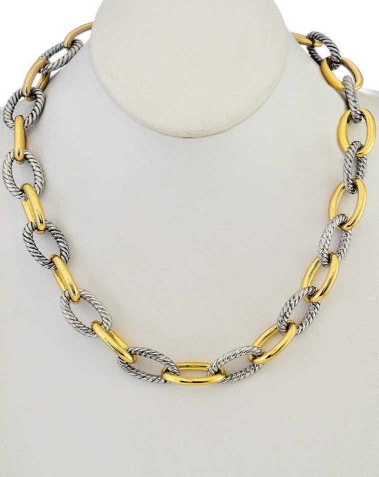 Smooth and textured oval linked two tones chain.