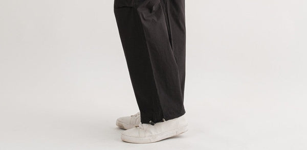 Cargo pants, high waisted in black