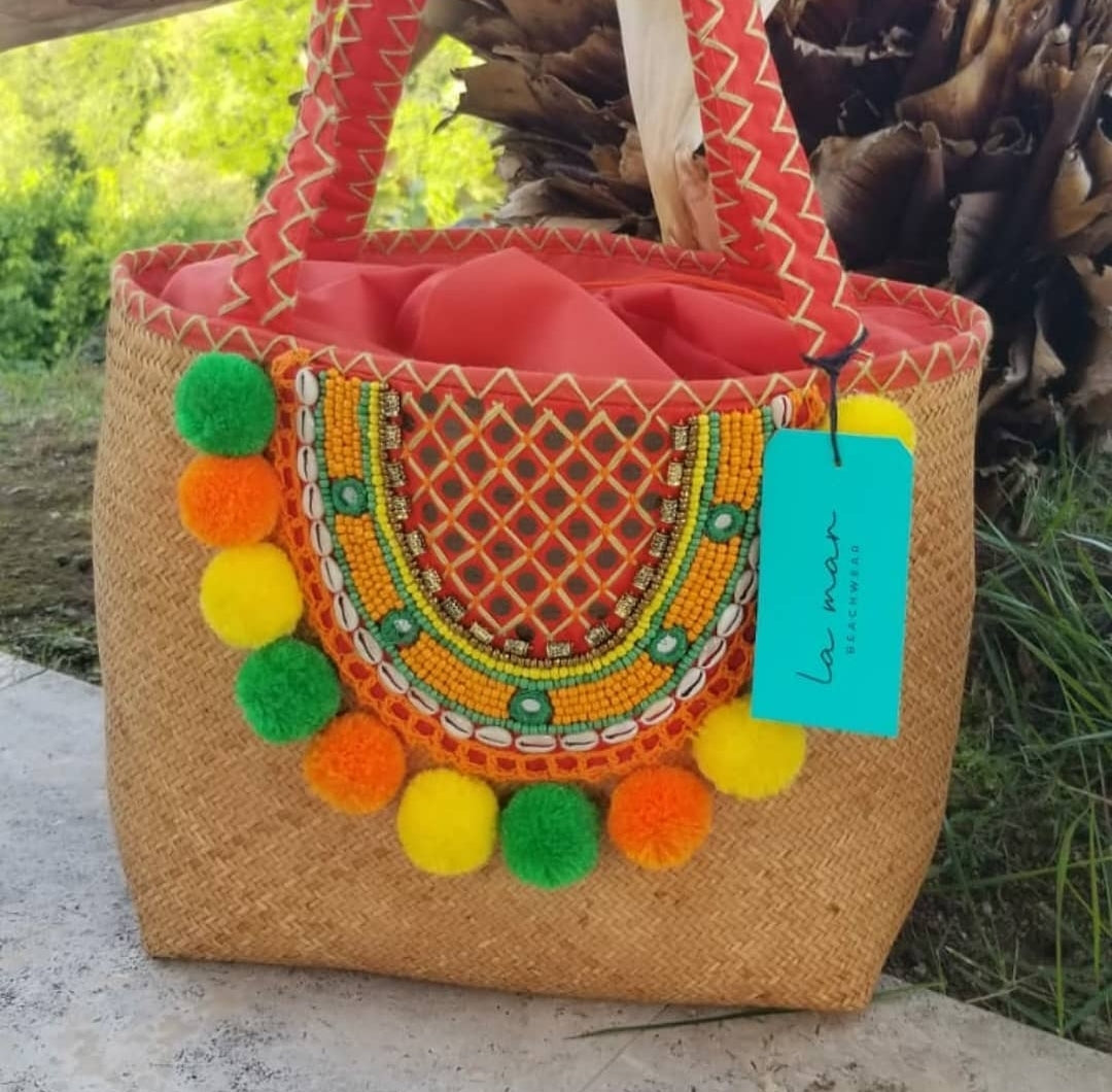 Jute with ribbon and colored borlas casual bags.