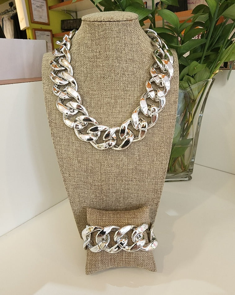 Silver necklace and bracelet set