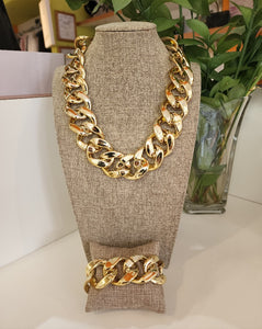 Gold necklace and bracelet set