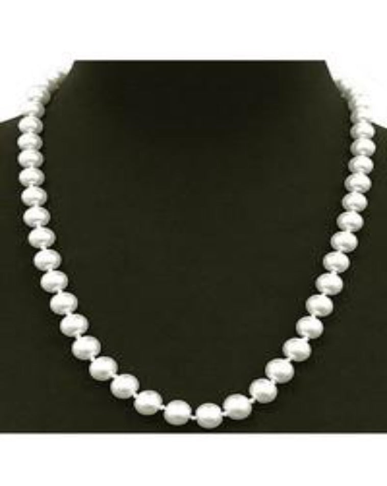 Pearls necklace. Cream and white. 24"