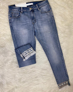 SKINNY JEANS WITH FRAYED HEM