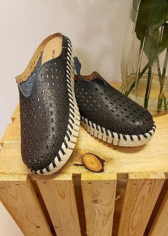 Navy comfort open mocasins