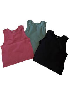 Sleeveless basic crop top