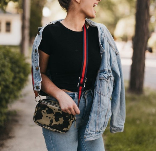 CROSSBODY IN CAMOUFLAGE PRINT.