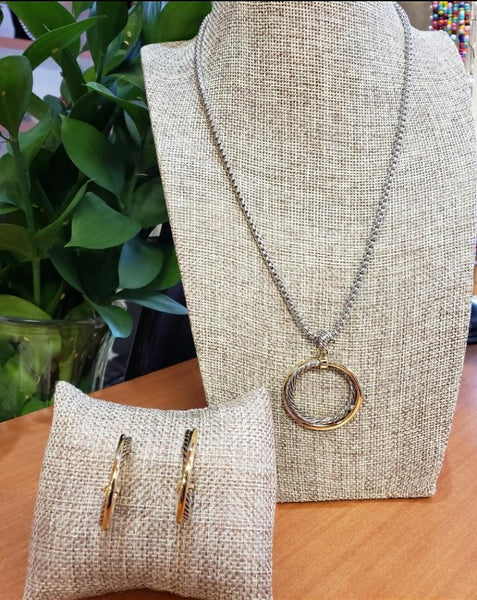 CIRCLE PENDANT NECKLACE. DESIGNERS INSPO.