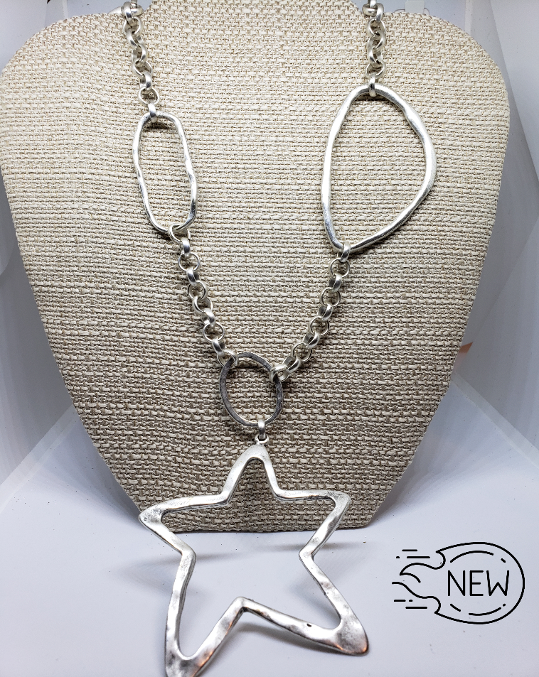 LOOP NECKLACE WITH A STAR AS PENDANT. TURKEY