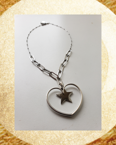 NECKLACE, MULTIPLE LINKS AND HEART PENDANT