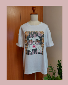 WHITE T SHIRT WITH LADIES FACE PATCH. PLUS SIZE